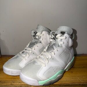 Air Jordan 6 Retro Mint Foam Women's Size 6